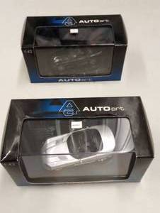 lot 824 image: Autoart Dodge Viper 143rd Scale Die Cast Cars