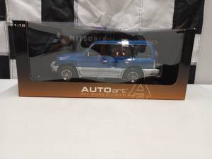 lot 828 image: Autoart Off Road Division Mitsubishi Pajero 118th Scale Die Cast Car