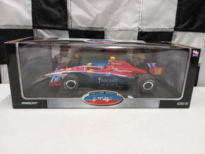 lot 839 image: Indy Car Series Garage Danica Patrick Die Cast