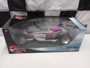 lot 845 image: Hot Wheels Slightly Modified 118th Scale Die Cast Car