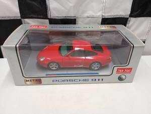 lot 847 image: Sun Star Porsche 911 118th Scale Die Cast Car