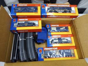 lot 856 image: Life Like Trains HO Scale Train Set