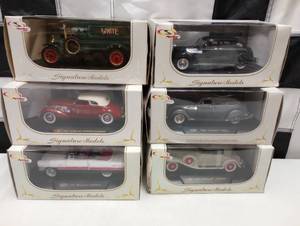 lot 857 image: Signature Models 132nd Scale Die Cast Cars