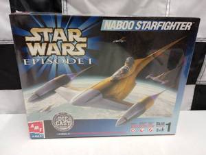 lot 874 image: Ertl AMT Star Wars Episode 1 Naboo Starfighter 148th Scale Die Cast Model Kit