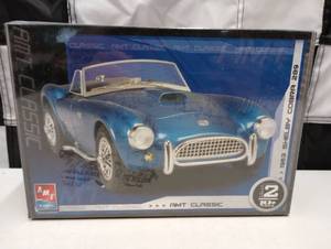 lot 889 image: Ertl AMT 1963 Shelby Cobra 289 Model Kit