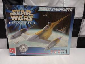 lot 895 image: Ertl AMT Star Wars Episode 1 Naboo Starfighter 148th Scale Die Cast Model Kit