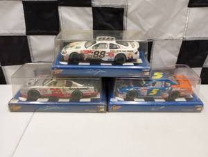 lot 902 image: Winners Circle 124th Scale Die Cast Cars