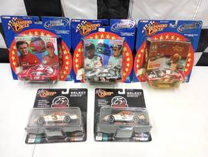 lot 906 image: Winners Circle Double Platinum & Select Series 164th Scale Die Cast Car