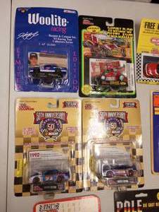 lot 913 image: Assorted 164th Scale Die Cast Cars