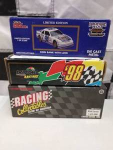 lot 923 image: Racing Champion 124th Scale Die Cast Cars