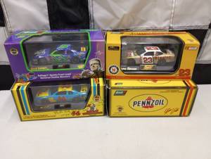 lot 927 image: Revell 143rd Scale Die Cast Cars