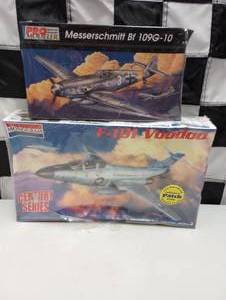 lot 878 image: Pro Modeler & Monogram 125th Scale Model Kits