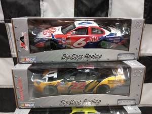 lot 977 image: Team Caliber Pit Stop 124th Scale Die Cast Cars
