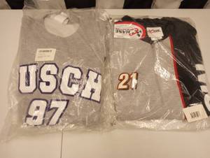 lot 947 image: Nascar Medium Adult Sweatshirts