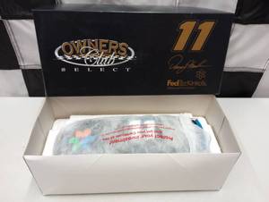lot 1031 image: Owners Club Select Denny Hamlin #11 Fed Ex  Kinkos 124th Scale Die Cast Car