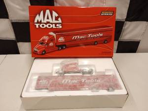 lot 1037 image: Action Mac Tools Hauler 164th Scale Die Cast