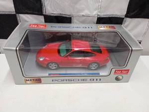 lot 1053 image: Sun Star Porsche 911 118th Scale Die Cast Car