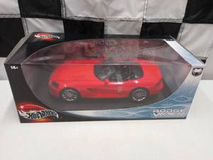 lot 1066 image: Hot Wheels Dodge Viper SRT -10 118th Scale Die Cast Car