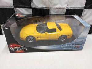 lot 1067 image: Hot Wheels Dodge Viper SRT -10 118th Scale Die Cast Car