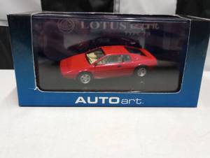 lot 1072 image: Autoart Lotus Esprit Type 79 143rd Scale Die Cast Car
