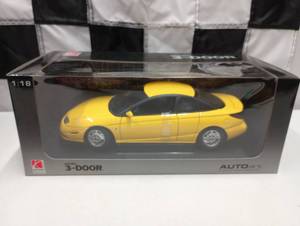 lot 1076 image: Autoart Contemporary 3 Door Saturn 118th Scale Die Cast Car