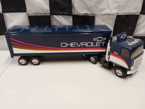 lot 1102 image: Vintage Ertl Pressed Steel Semi Chevrolet