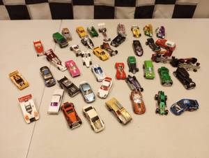 lot 1114 image: Assorted Vintage 164Th Die Cast Cars Matchbox Hot Wheels