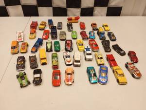 lot 1115 image: Assorted Vintage 164Th Die Cast Cars Matchbox Hot Wheels