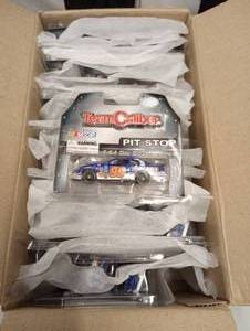 lot 1121 image: (24) 2006 Team Caliber Michael Waltrip 164th Scale Die Cast Cars.