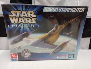 lot 1130 image: AMT Die Cast Model Star Wars Episode 1 Naboo Starfighter