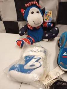 lot 1132 image: (18) Assorted Beanie Cars