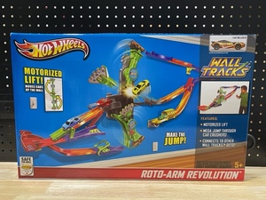 lot 2 image: Hot Wheels Wall Tracks