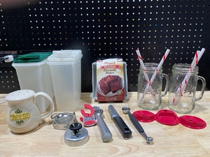 lot 8 image: Tupperware Containers and other Kitchen Items