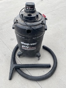 lot 36 image: 25 Gallon Shop Vac