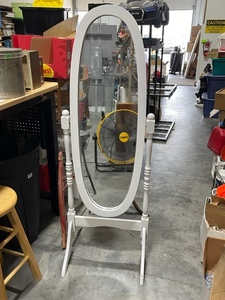 lot 37 image: Decorative Mirror