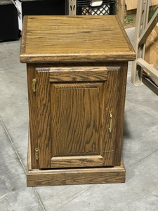 lot 42 image: Vintage Oak End Table with Dividers
