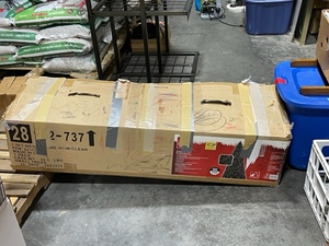 lot 57 image: 7.5 Foot Pre Lit Christmas Tree