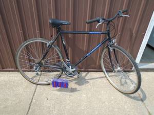 Mens Schwinn 18 road bike. Used condition. As shown.