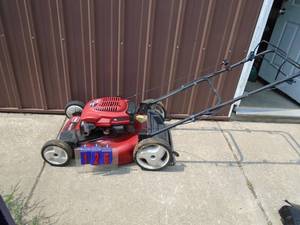 Toro self propelled recylcer. Used condition. Tested & works. As shown.
