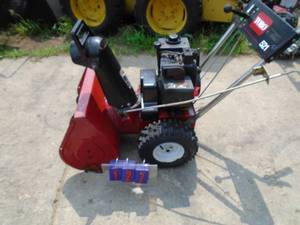 Toro 521 snow blower. Good used condition. Tested & works. As shown.