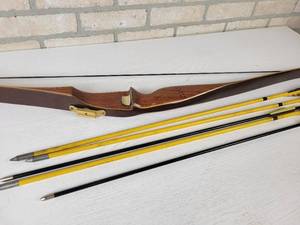 Wards Western Field 58 Re-Curve Bow - 45# with 28 Draw  Vintage Arrows