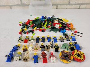 (26) Lego Minifigures and More