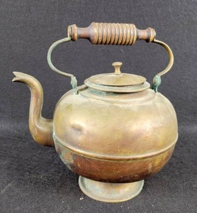 lot 255 image: C. Keijser & Co. Antique Copper Teapot