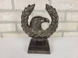 lot 267 image: DOTSON Iron Casting HONOR Cast Iron Bookend - Mankato, MN - ARMY, MARINES, NAVY, AIR FORCE, NATIONAL GUARD, COAST GUARD