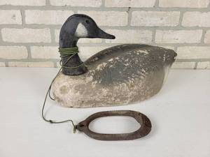 lot 270 image: Vintage Canadian Goose Decoy with HERTERS of Waseca, MN Weight