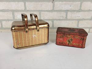 lot 276 image: Vintage Union Leader Tobacco Picnic Basket Style Tin and Central Union Tabacco Tin