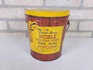 lot 290 image: Vintage Noble Popcorn Farms 4# Popcorn Tin - Sac City, IA