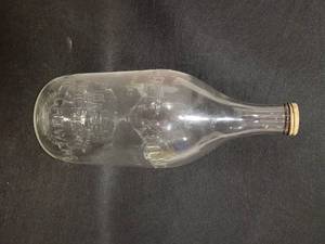 lot 314 image: Vintage 1 Gallon Garrett & Co. Wine Bottle