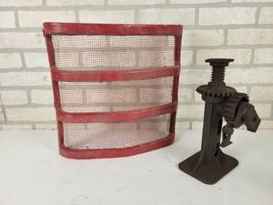lot 322 image: Tractor Grill Insert and Ratcheting Jack