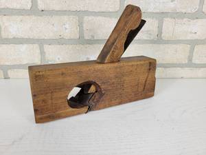 lot 341 image: Antique 2-18 Block Molding Plane - hard to Read Manufacturer - Looks Like 3 Letters  _RB